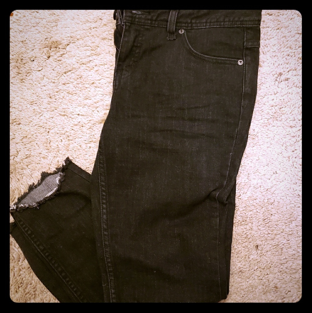 🚫SOLD🚫Free People Raw Edge Ankle Jeans